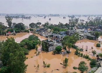 बाढ़ के प्रकोप से आशियाने टूटने से ग्रामीण हुए बेघर, भविष्य की सताने लगी चिंता; कैसे होगा गुजारा