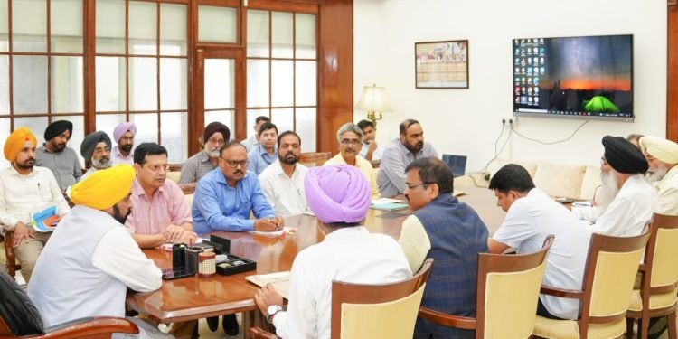 मुख्यमंत्री द्वारा फसलों के अवशेष के निपटारे के लिए ‘सरफेस सिडर’ पर सी. आर. एम. स्कीम के अंतर्गत सब्सिडी देने को हरी झंडी