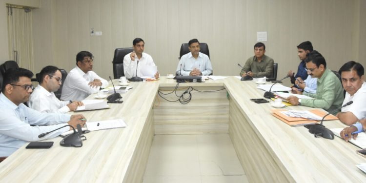 अतिरिक्त मुख्य सचिव ने फतेहाबाद में चल रही विकास परियोजनाओं की समीक्षा की