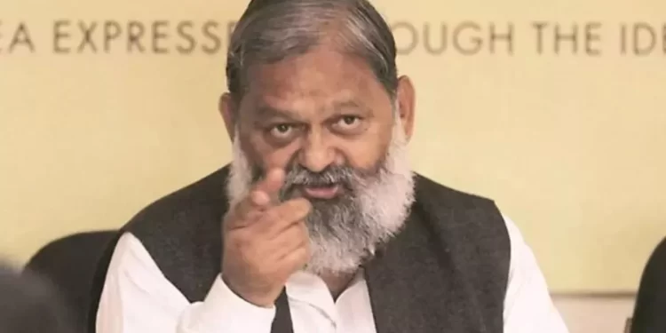 गृह मंत्री अनिल विज ने 372 जांच अधिकारियों (आईओ) को निलंबित करने के निर्देश किए जारी