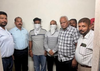 पुलिस केस में से नाम निकलवाने के बदले 4 लाख रुपए रिश्वत लेने के दोष अधीन विजीलैंस द्वारा दो प्राईवेट व्यक्ति गिरफ़्तार
