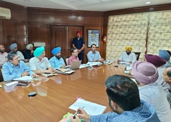 ई. टी. ओ द्वारा लोक निर्माण विभाग के अधिकारियों के साथ विस्तृत समीक्षा मीटिंग