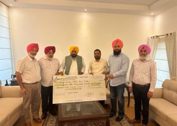 सहकारी बैंक मुलाजिमों द्वारा मुख्यमंत्री राहत फंड में 39.33 लाख रुपए का योगदान