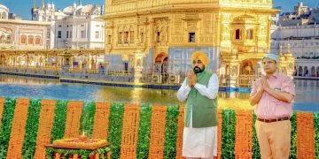 मुख्यमंत्री द्वारा पंजाब सिविल सचिवालय-1 में सिफ्ती के घर श्री हरिमन्दिर साहिब की बड़े आकार की तस्वीर लोगों को समर्पित