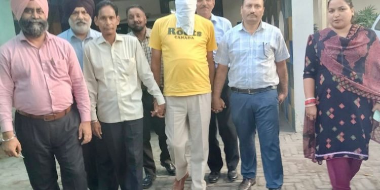 विजीलैंस ब्यूरो द्वारा 20,000 रुपए रिश्वत लेता पुलिस सब-इंस्पेक्टर रंगे हाथों काबू