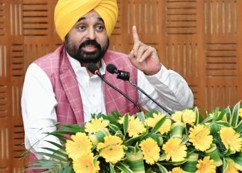 एक नवंबर को होने वाली बहस से भाग रही हैं विरोधी पार्टियाँ-मुख्यमंत्री ने की सख़्त आलोचना  