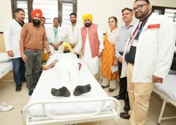 हज़ारों नौजवानों ने ख़ूनदान करके मनाया मुख्यमंत्री का जन्म दिन