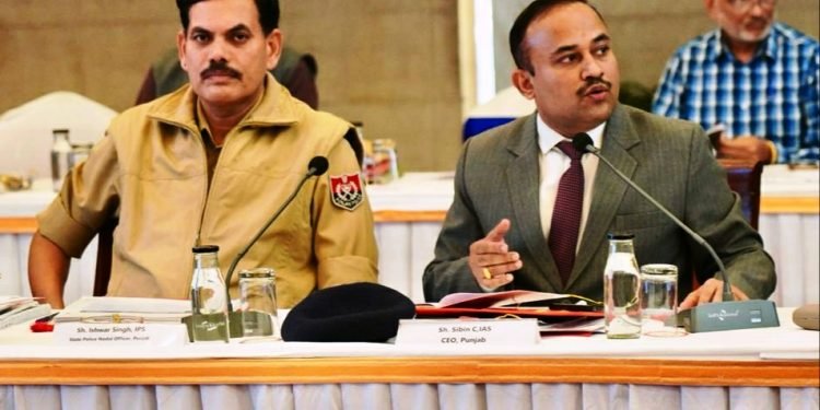 निर्वाचन आयोग द्वारा 8 राज्यों और यू.टीज़ के सी.ई.ओ और पुलिस नोडल अफसरों के साथ मीटिंग