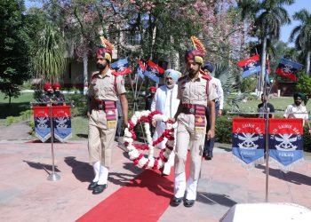 कैबिनेट मंत्री चेतन सिंह जौड़ामाजरा द्वारा ऑपरेशन पवन के शहीद जवानों के पारिवारिक सदस्यों का सम्मान