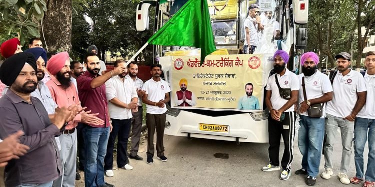  मीत हेयर द्वारा 115 नौजवान एडवेंचर और ट्रेकिंग कैंप के लिए मनाली रवाना