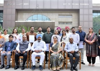 वित्त मंत्री हरपाल चीमा ने 13 सैक्शन अफसरों को नियुक्ति पत्र सौंपे