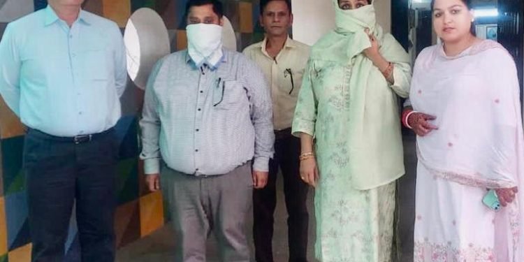 विजीलैंस ब्यूरो ने कैमिस्ट से 15,000 रुपए की रिश्वत लेते हुये एस. एम. ओ. और बी. ए. एम. एस. डाक्टर को किया काबू