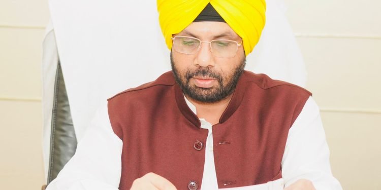 वित्तीय साल 2023-24 में लोक निर्माण विभाग 2280 करोड़ रुपए के 206 सार्वजनिक इमारती प्रोजेक्टों पर काम कर रहा है – हरभजन सिंह ई. टी. ओ.