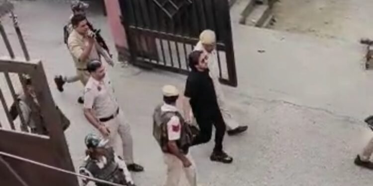 Notorious Criminal Appeared Under Security