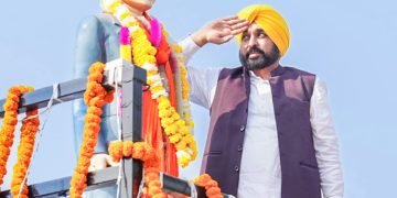  मुख्यमंत्री के नेतृत्व में राज्य निवासियों द्वारा शहीद करतार सिंह सराभा को शहीदी दिवस पर श्रद्धासुमन भेंट  