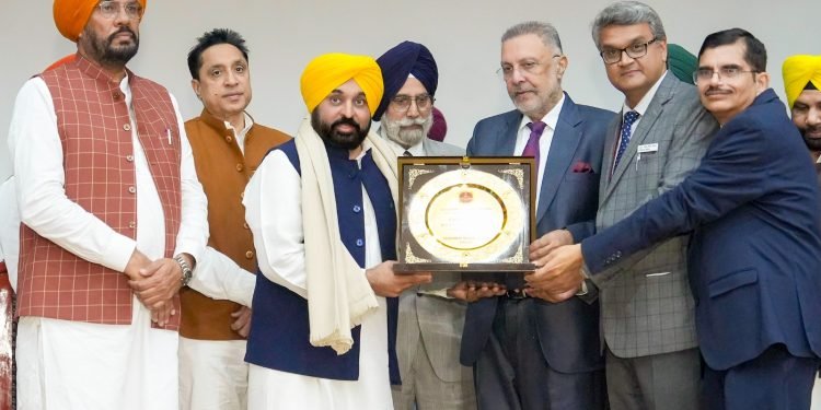 श्री गुरु नानक देव जी के प्रकाश पर्व से लोगों को करीब 42 नागरिक सेवाएं घरों में ही मिलेगी: मुख्य मंत्री