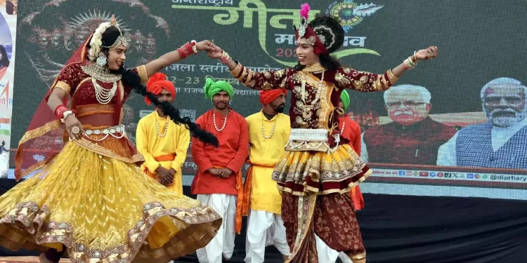  पारंपरिक हवन यज्ञ के साथ हिसार में दो दिवसीय जिला स्तरीय गीता जयंती महोत्सव का हुआ शुभारंभ