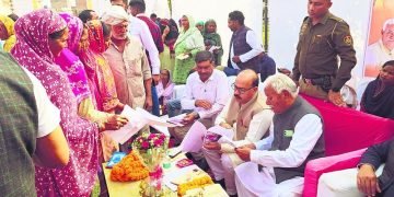 ‘विकसित भारत संकल्प यात्रा-जनसंवाद’ कार्यक्रम में विधायक घनश्याम दास अरोड़ा ने सुनी लोगों की समस्याएं