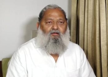 गृह मंत्री अनिल विज ने झज्जर में हुई हत्या के मामले में कार्रवाई नहीं करने वाले आईओ बदलने व जांच दूसरे जिले के डीएसपी से कराने के दिए निर्देश