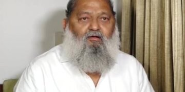 गृह मंत्री अनिल विज ने झज्जर में हुई हत्या के मामले में कार्रवाई नहीं करने वाले आईओ बदलने व जांच दूसरे जिले के डीएसपी से कराने के दिए निर्देश