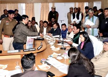 बिजली मंत्री रणजीत सिंह ने ली जनपरिवेदना समिति की मासिक बैठक