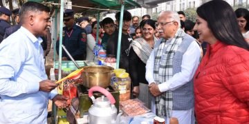 मुख्यमंत्री ने की गुरुग्राम में स्वच्छता को बेहतर बनाने के लिए सफाई कर्मियों को एक करोड़ रुपए के उपकरण देने की घोषणा