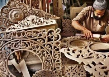 Wood Carving Exports Halted By War