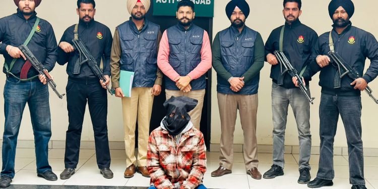 पंजाब पुलिस की एजीटीएफ ने लॉरेंस बिश्नोयी और गोल्डी बराड़ गैंग का संचालक किया गिरफ़्तार; एक पिस्तौल, टोयोटा फॉच्र्यूनर बरामद