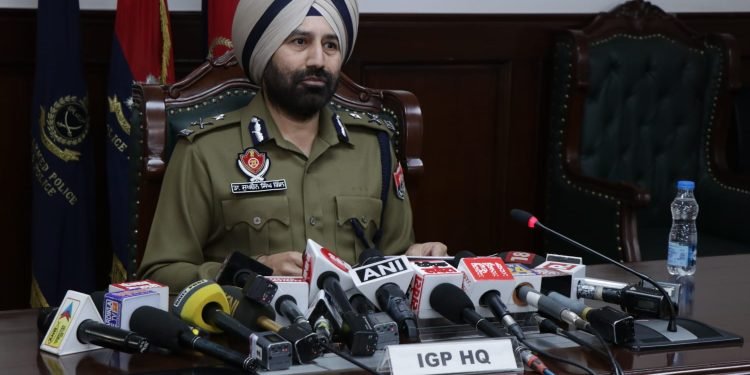 एक सप्ताह के दौरान 24.08 किलो हेरोइन, 10 किलो अफ़ीम, 20.72 लाख रुपए की ड्रग मनी समेत 302 नशा तस्कर काबू  