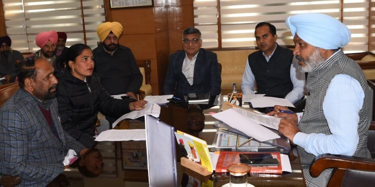 वित्त मंत्री चीमा द्वारा स्कूल शिक्षा विभाग को मिड-डे-मील के रसोइयों के वेतन संबंधी कमेटी बनाने के निर्देश