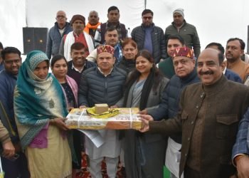 सरकारी योजनाओं को जन-जन तक पहुंचा रही है मोदी की गारंटी वाली गाड़ी -सांसद रमेश कौशिक