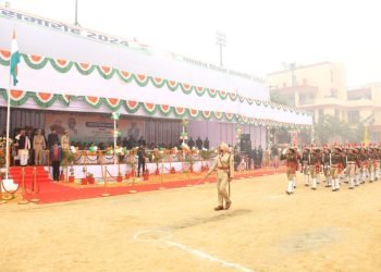 महापुरुषों ने भारत को स्वतंत्रता दिलवाने और भारतीय संविधान को लागू करने में महत्वपूर्ण भूमिका निभाई