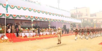 महापुरुषों ने भारत को स्वतंत्रता दिलवाने और भारतीय संविधान को लागू करने में महत्वपूर्ण भूमिका निभाई