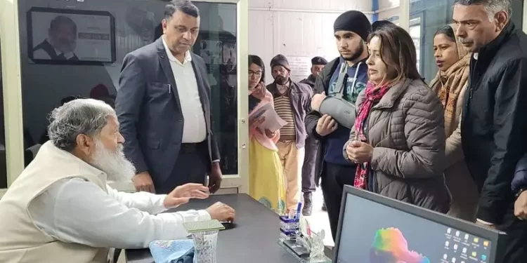 गृह मंत्री अनिल विज ने विवाहिता व उसके बेटे से मारपीट करने वाले पति के खिलाफ एसपी पानीपत को दिए सख्त कार्रवाई के निर्देश