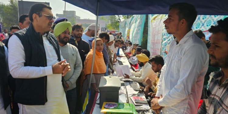 नागरिकों के लिए लाभकारी साबित हुई विकसित भारत संकल्प यात्रा : कैबिनेट मंत्री देवेंद्र सिंह बबली