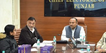 मुख्य निर्वाचन अधिकारी द्वारा राजनीतिक दलों के साथ बैठक; वोटर सूची (फोटो रहित) की सीडी दी