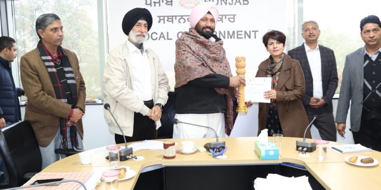 स्थानीय निकाय मंत्री बलकार सिंह ने सिटी ब्यूटी मुकाबले के विजेताओं को किया सम्मानित