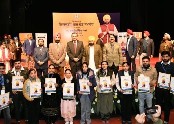 नौजवानों को नए साल का तोहफ़ा, मुख्यमंत्री ने नए भर्ती हुए 520 क्लर्कों को सौंपे नियुक्ति पत्र  