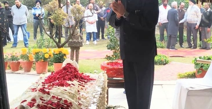 भाजपा नेता संजय टंडन ने पूर्व केंद्रीय मंत्री हरमोहन धवन को श्रद्धांजलि अर्पित की, साथ बिताए दिन याद किए, परिवार को ढांढस बंधाया