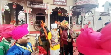 ‘पगड़ी बंधाओ’ के साथ ‘हुक्का विद सेल्फी’ की ओर आकर्षित हो रहे हैं हज़ारों पर्यटक