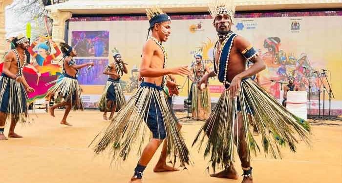 मेले की मुख्य व छोटी चौपाल पर दिनभर हो रहे हैं रंगारंग कार्यक्रम