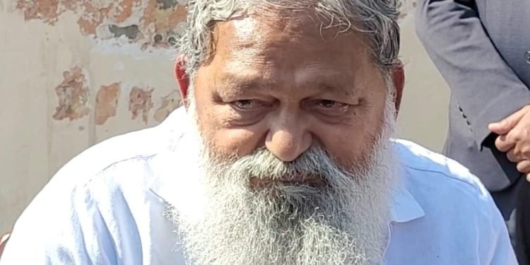 हत्या और आत्महत्या के अलग-अलग मामलों की जांच के लिए गृह मंत्री अनिल विज ने एसआईटी गठित करने के निर्देश दिए