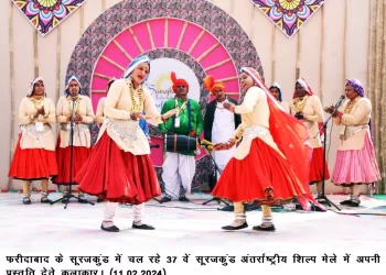 शिल्प मेला के पार्टनर देश तंजानिया पवेलियन के उत्पाद से रिझ रहे पर्यटक