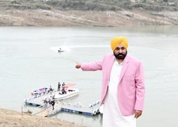 मुख्यमंत्री द्वारा चमरोड़ पत्तन में जैट सकी, मोटर पैराग्लाइडिंग और हॉट एयर बैलून गतिविधियां शुरू करने का ऐलान