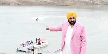 मुख्यमंत्री द्वारा चमरोड़ पत्तन में जैट सकी, मोटर पैराग्लाइडिंग और हॉट एयर बैलून गतिविधियां शुरू करने का ऐलान