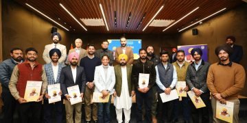 नये युग की शुरुआत करते हुये मुख्यमंत्री ने 11 खिलाड़ियों को पी. सी. एस. और पी. पी. एस. की नौकरियाँ दीं