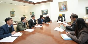 मुख्यमंत्री ने अधिकारियों को ग़ैर-कानूनी कॉलोनियों के विरुद्ध सख़्त कदम उठाने के लिए कहा