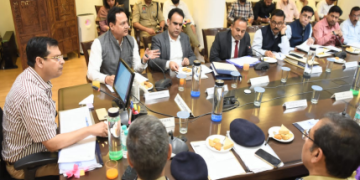 भारतीय निर्वाचन आयोग की पाँच सदस्यीय टीम ने पंजाब में चुनाव तैयारियों का जायज़ा लेने के लिए प्रशासनिक और पुलिस अधिकारियों के साथ की उच्च स्तरीय मीटिंग