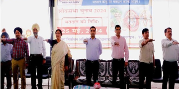 देश की अनूठी पहल की साक्षी बनी फरीदाबाद की धरती, मतदान के संकल्प के लिए एक साथ उठे साढ़े 8 लाखहाथ