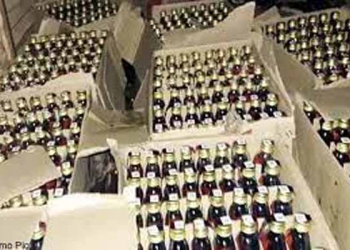 लोकसभा चुनाव के मद्देनजर सिरसा पुलिस ने दो गाड़ियों से 13 लाख रुपये की कीमत की 264 अंग्रेजी शराब की पेटियां की बरामद